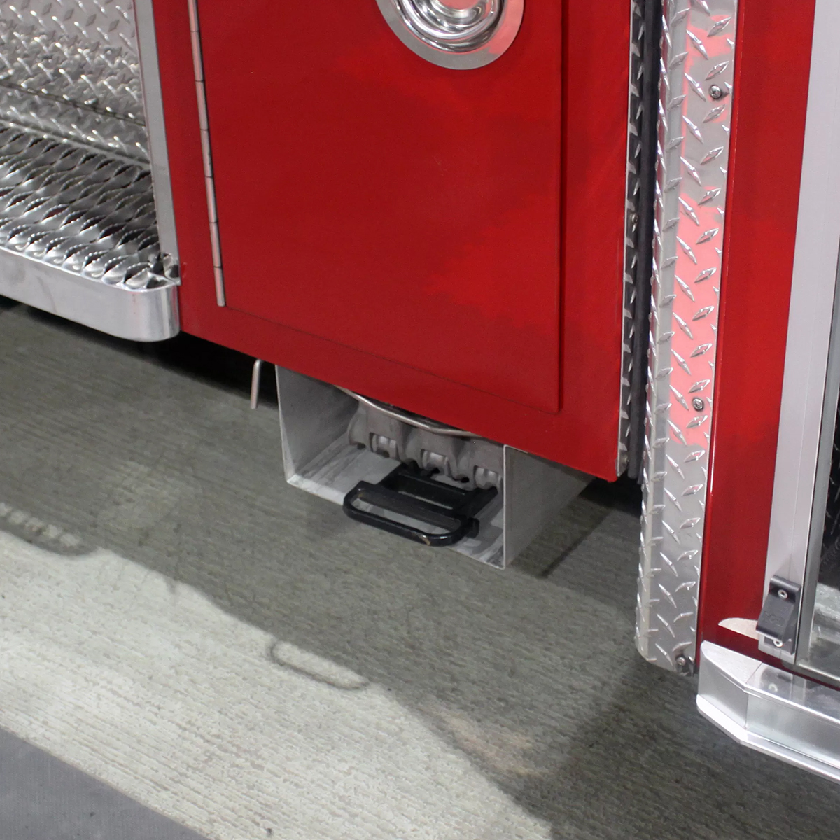 AG084-under-truck-2.jpg