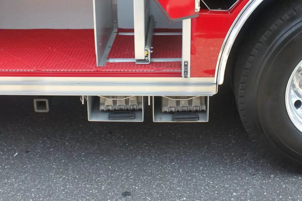 AG084-under-truck.webp