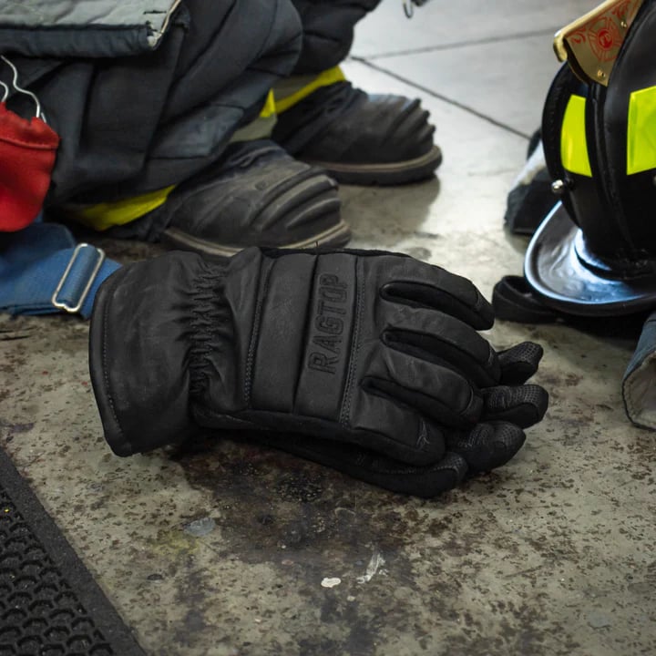 BR254-Ragtop Fire Duty Mitt Action Image 3.webp
